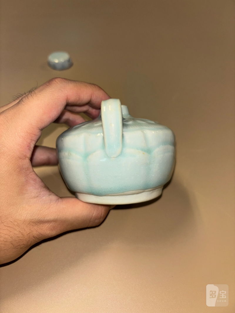 明 青白釉花形水注 - 图3